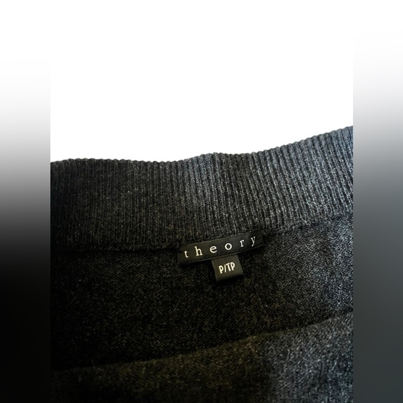 THEORY Gray  Mini Sesi Cashmere Skirt with Side Pockets in Sz Small - Picture 3 of 8